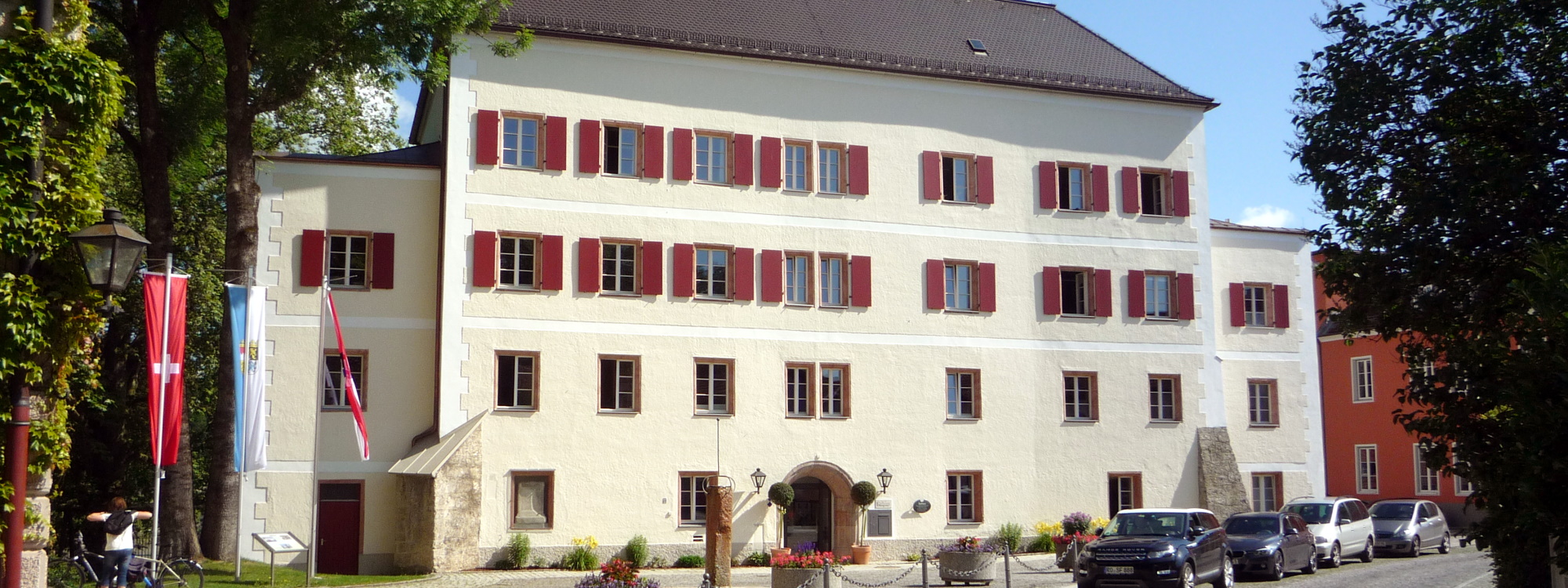 Neues Rathaus der Stadt Laufen - ehemaliges Landratsamt des Landkreises Laufen